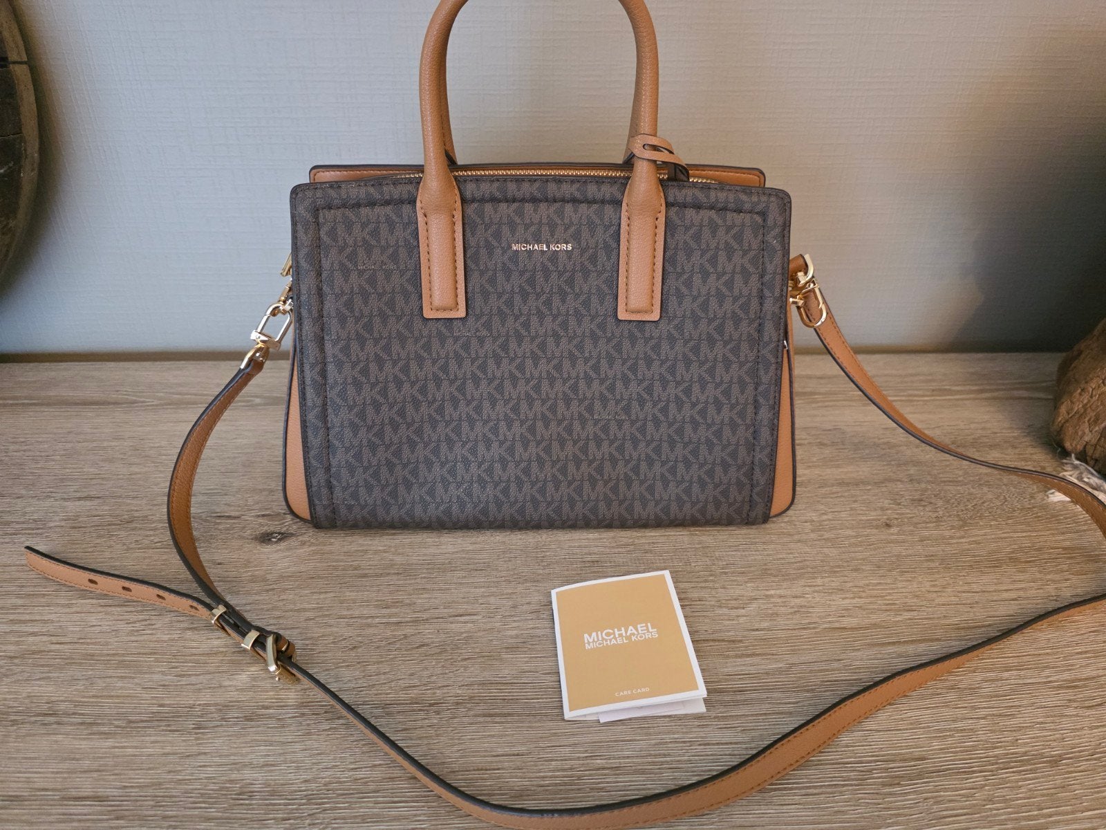 Michael Kors handtas Laila nieuw, Handtassen en Accessoires, Tassen | Damestassen, Ophalen, Handtas