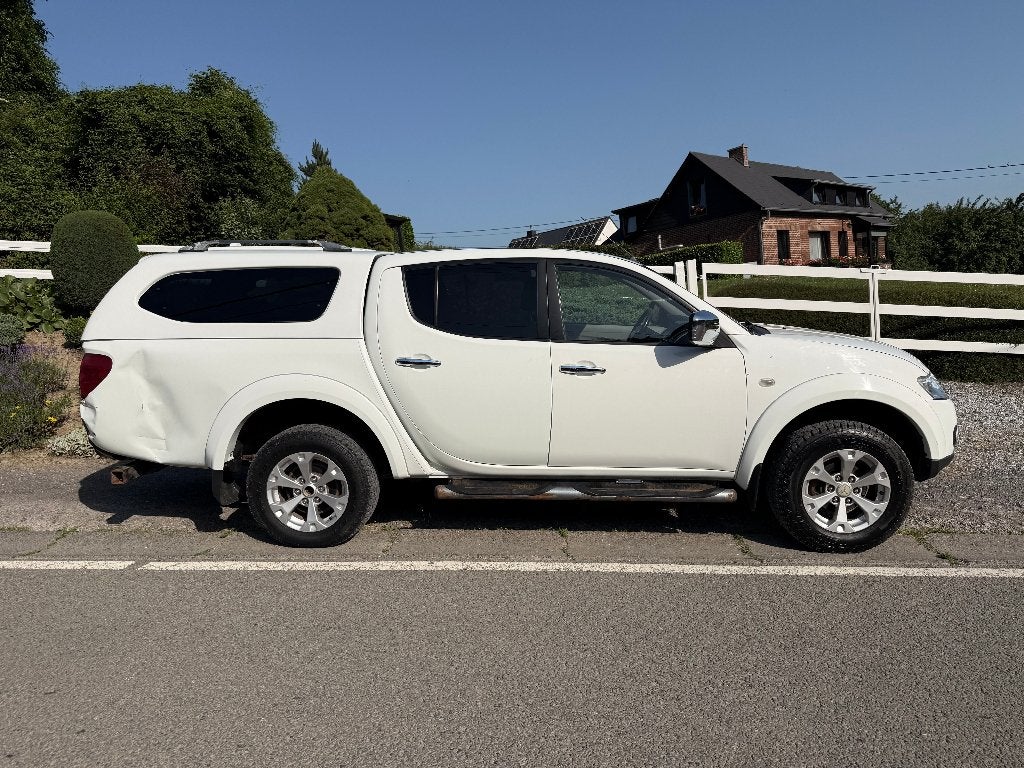 Mitsubishi L200 2.5 d AUTOMATIQUE Hard Top, Auto's, Automaat, 4 deurs, Stof, Zwart