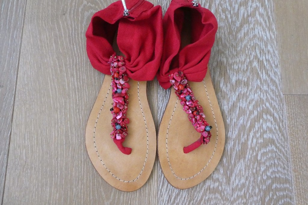 Sandales Rouge Tissus Velours + Perles Colorées P. 39, Vêtements | Femmes, Chaussures, Rouge, Comme neuf, Enlèvement, Sandales et Mûles