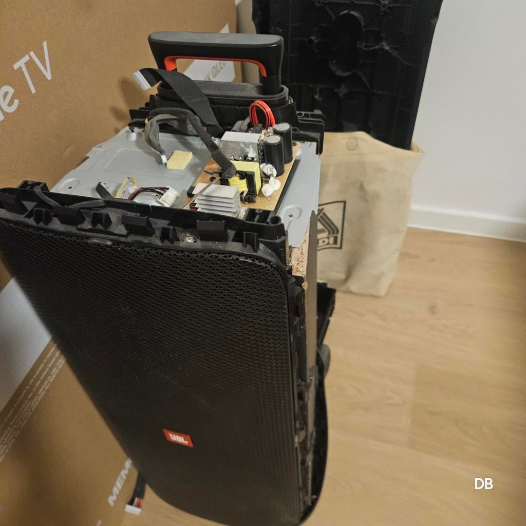 JBL partybox 310 defect – gaat niet aan / moederbord stuk, Enlèvement ou Envoi