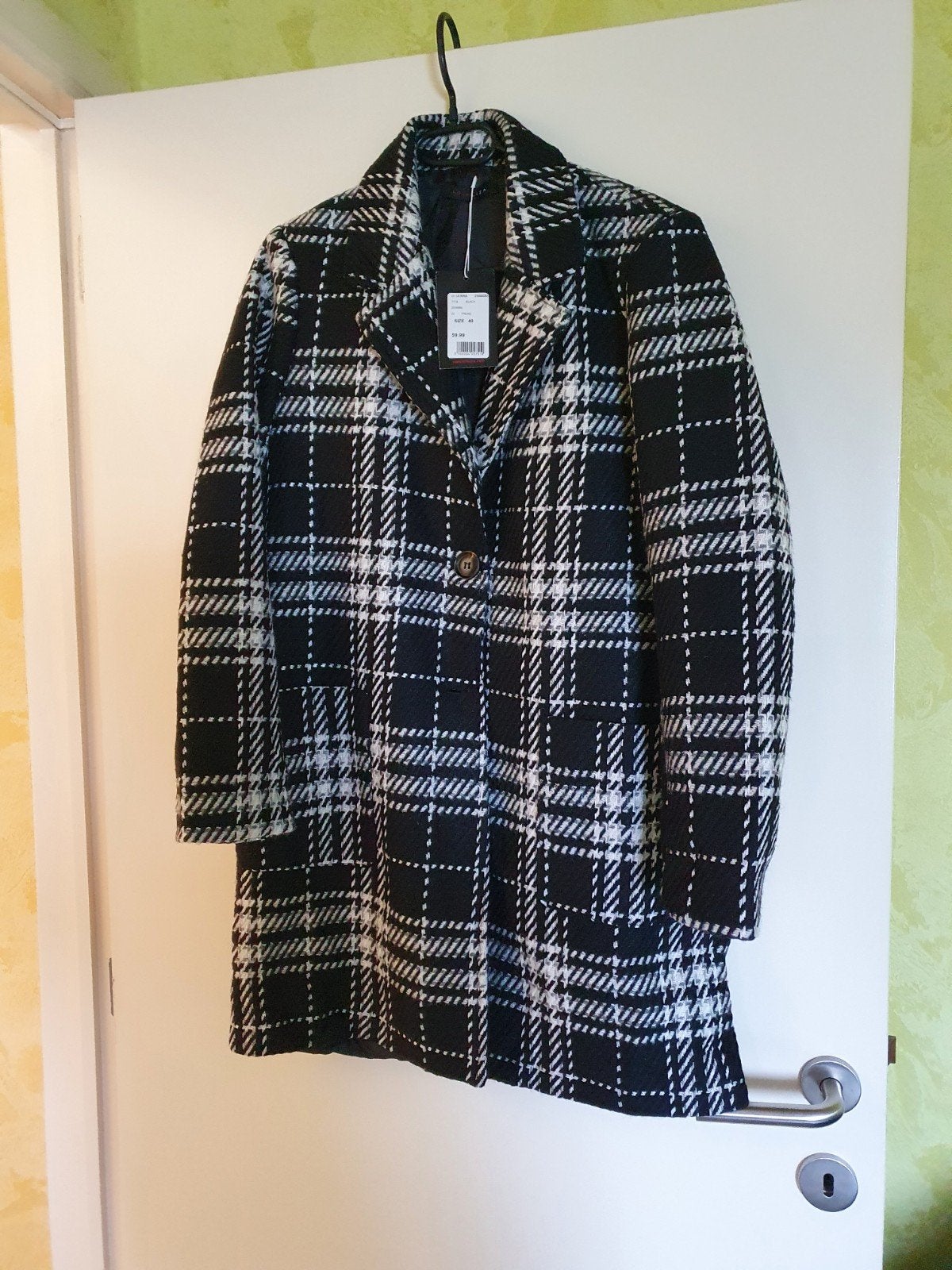 NIEUW: Zwart wit geruite mantel van Lola & Liza. Maat 40., Ophalen, Maat 38/40 (M), Wit