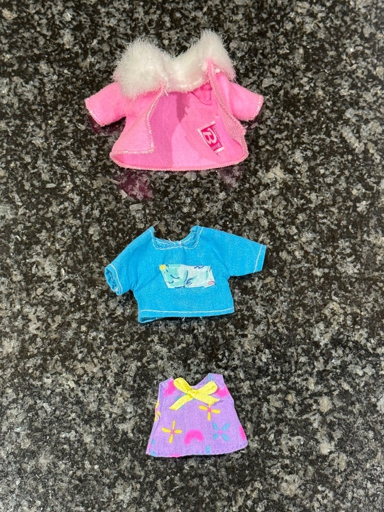 Baby Barbie kleding ( vintage ), Verzamelen, Poppen, Ophalen of Verzenden, Zo goed als nieuw, Kleertjes