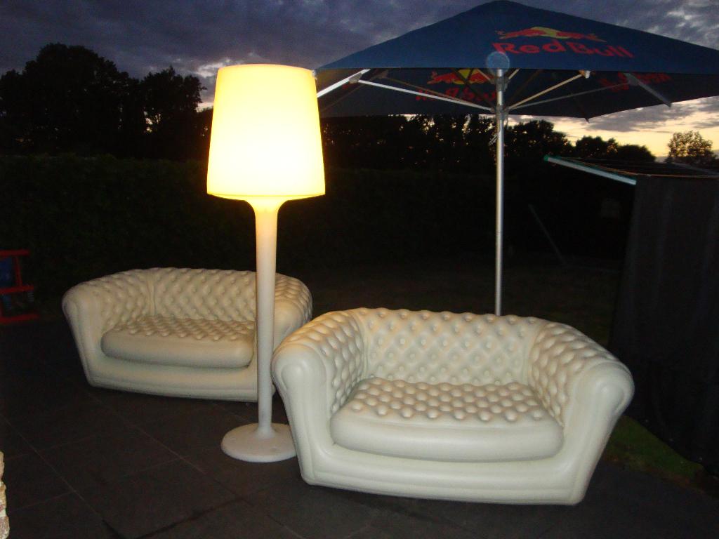 Opblaasbare Blofield bank met chesterfield look TE HUUR, Ophalen, Gebruikt