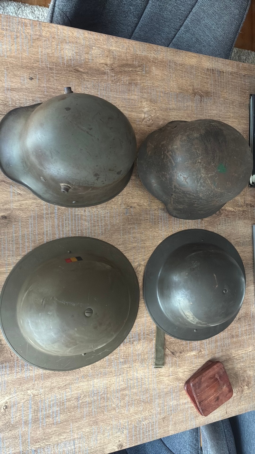 Lot de casque de guerre, Enlèvement, Casque ou Béret
