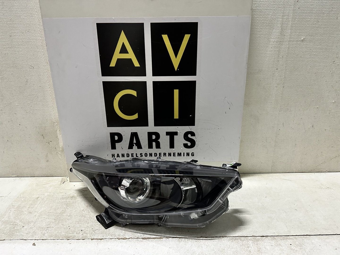 Koplamp Toyota Yaris IV HYBIRD P21 led rechts Origineel, -, Toyota, Utilisé, -