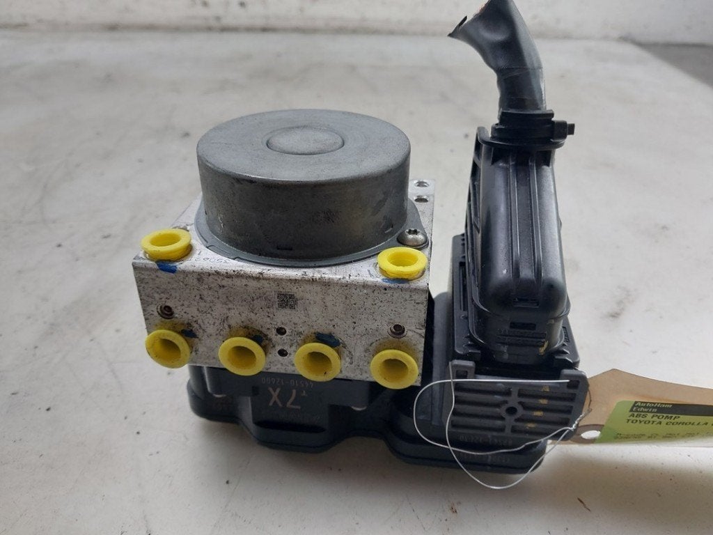 ABS POMP ABS Toyota Corolla (E21) (|4451012600|4405012E70|), Gebruikt, Toyota