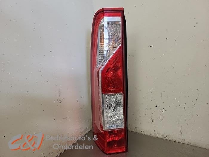 Feu arrière gauche d'un Nissan Interstar, -, 3 mois de garantie, Utilisé, -