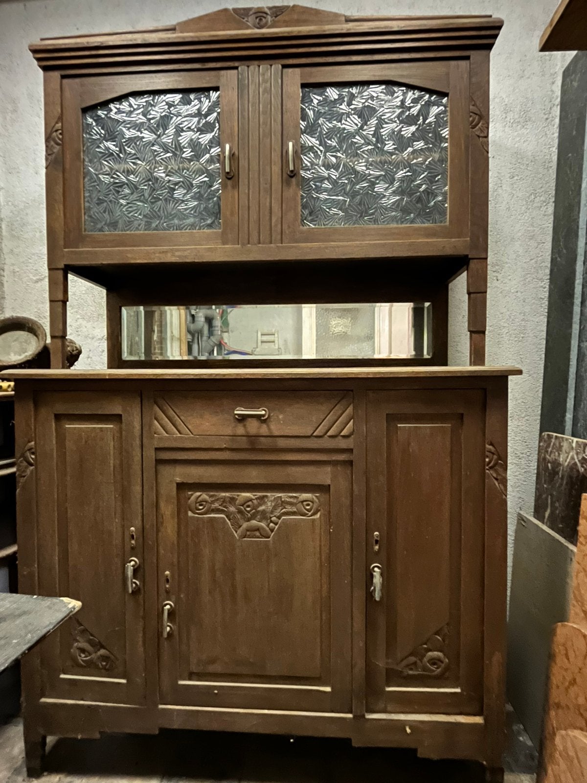 Grote oude kast  te gierle, Ophalen