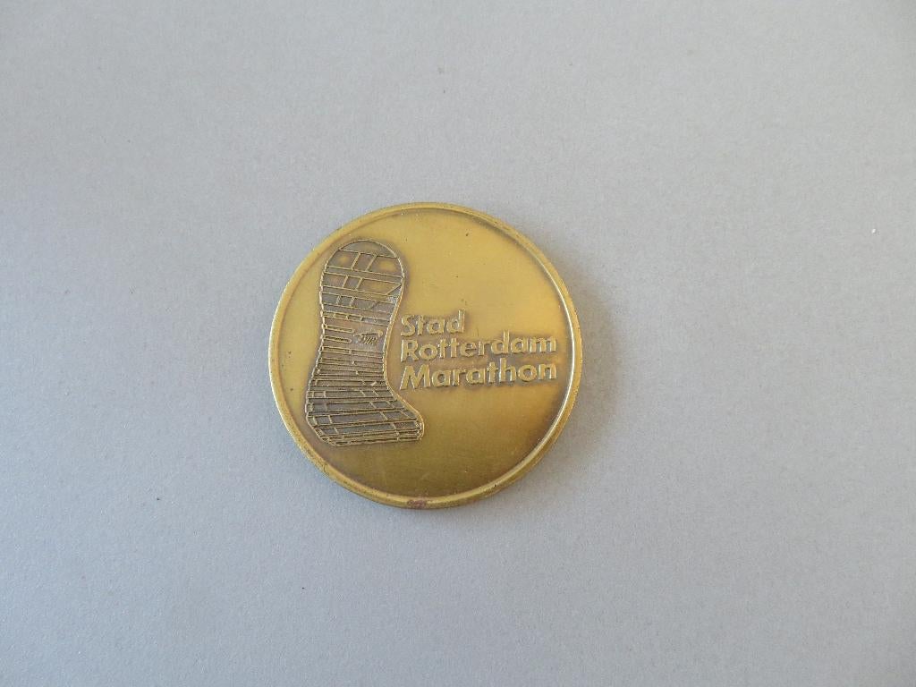 NIKE medaille 1983 derde stad Rotterdam Marathon, Verzamelen, Sportartikelen en Voetbal, Ophalen of Verzenden, Zo goed als nieuw