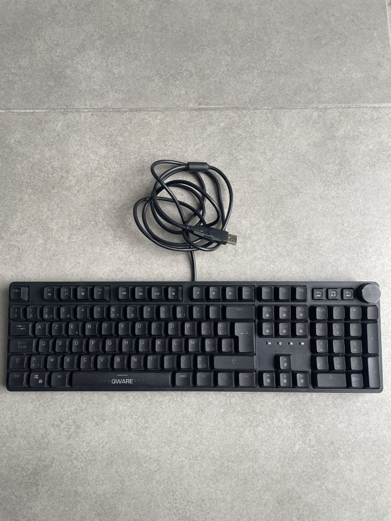 QWARE Striker Gaming Toetsenbord – AZERTY – RGB, Gaming toetsenbord, Azerty, Ophalen of Verzenden, Zo goed als nieuw