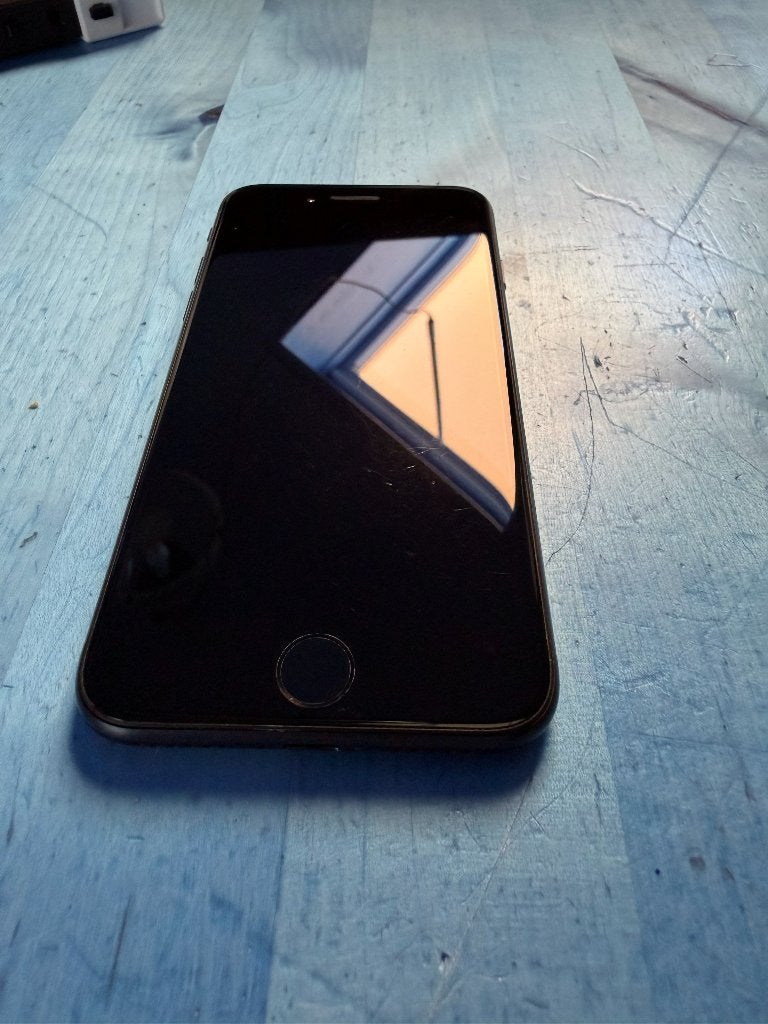 iPhone SE (2e gén) - 128 Go Noir - Parfait état (1ère main), 128 GB, Enlèvement ou Envoi, 73 %, Comme neuf