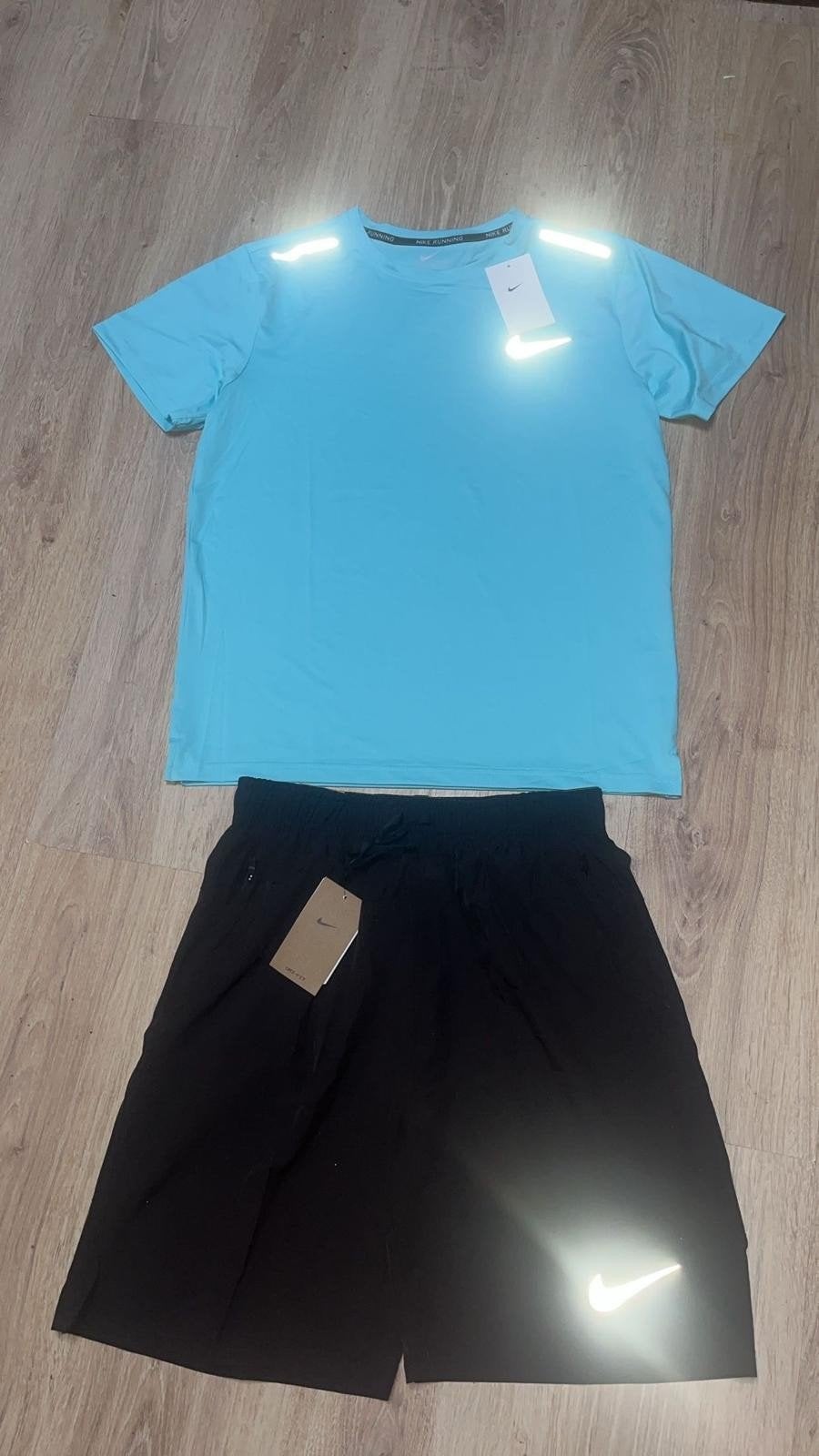 ensemble t-shirt+un t-shirt NIKE, Kleding | Dames, Overige Dameskleding, Ophalen of Verzenden