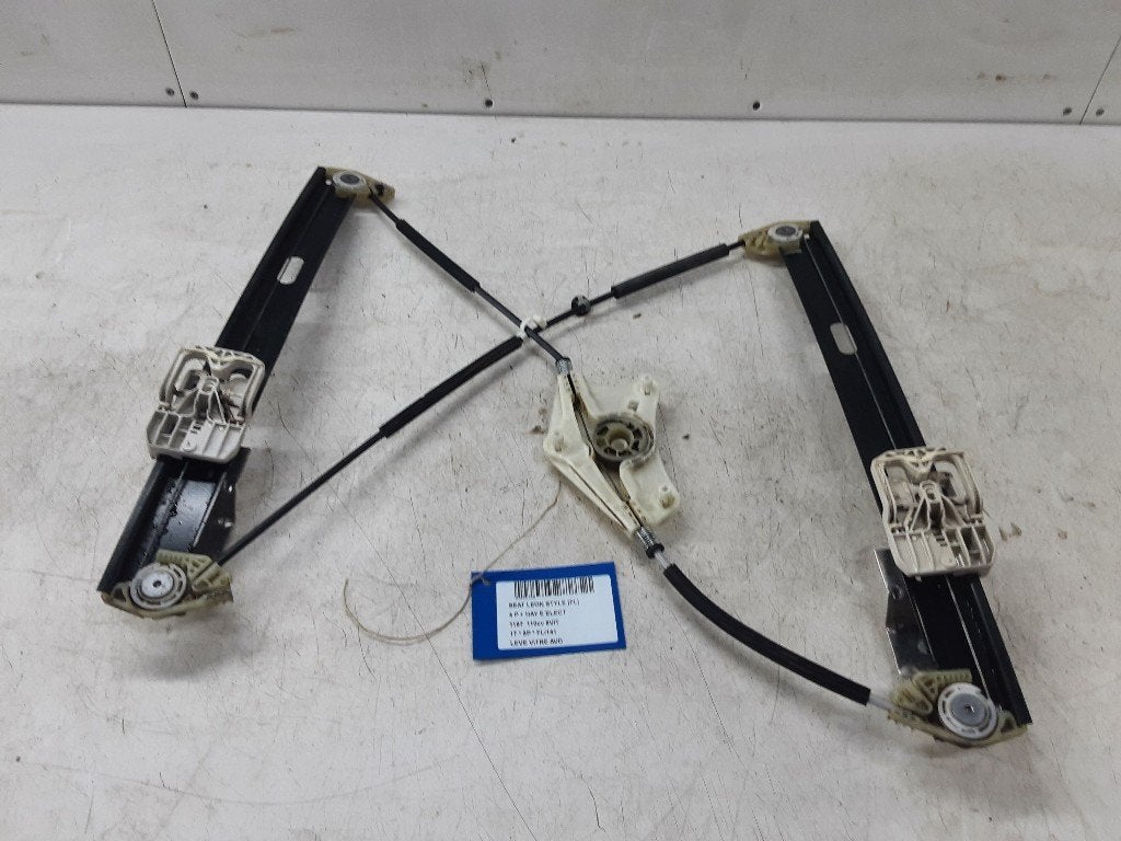 VITRE MECANISME AVANT DROIT Seat Leon (5FB), Mevr. I. Hauben, Utilisé, Rue de l'Espoir 34 34
4030  GRIVEGNÉE, BE, Info@Collignon.be