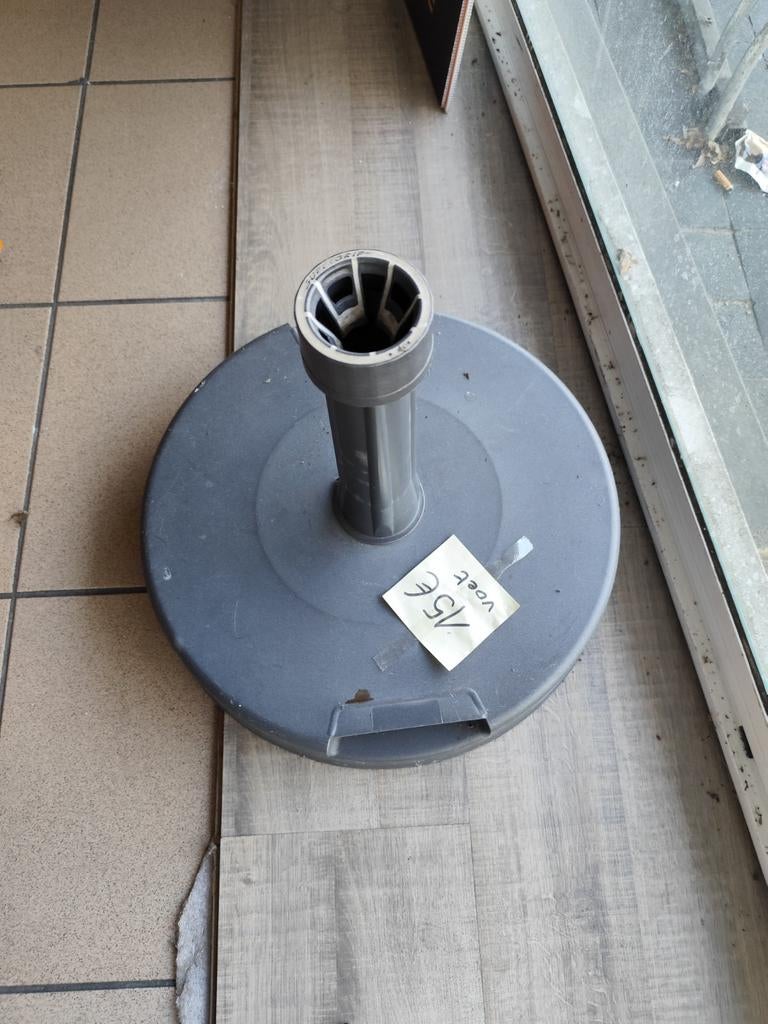 Parasol voet uit beton., Ophalen