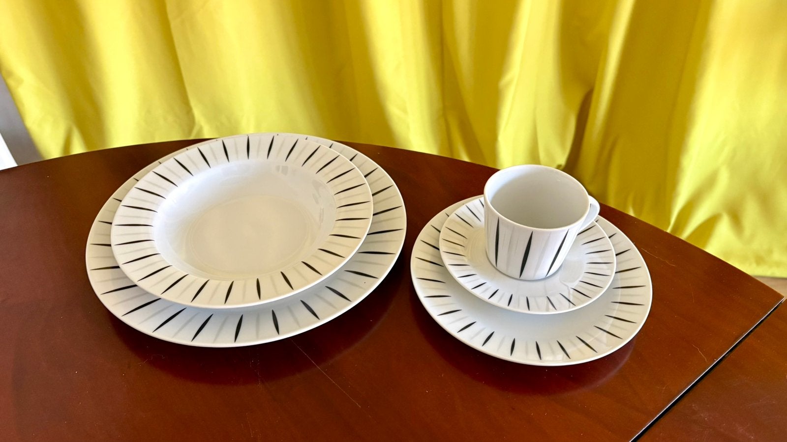 30-delig servies, Ophalen, Overige merken, Zo goed als nieuw, Modern
