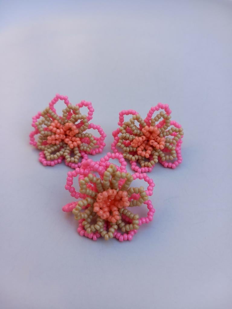 Bloemen studs + ring, Ophalen of Verzenden, Nieuw, Overige materialen, Knopjes of Stekers