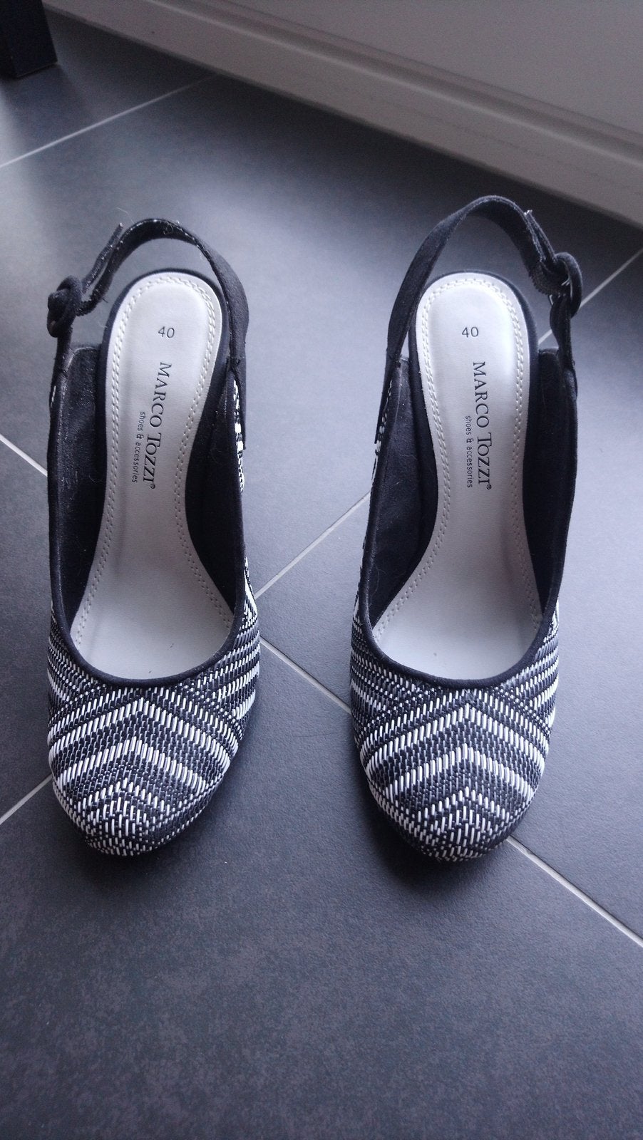 Escarpins Marco Tozzi, Enlèvement ou Envoi, Comme neuf, Chaussures à haut talons