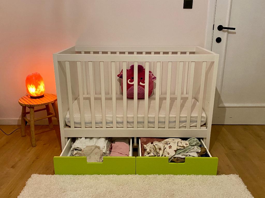 Babybed / babbybedje, Huis en Inrichting, Slaapkamer | Bedden, Ophalen, Wit, Zo goed als nieuw, Overige maten