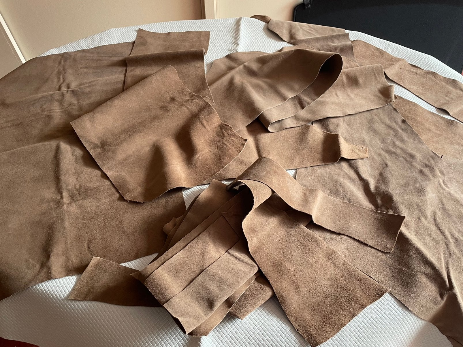 Lot BRUIN LEREN lappen in zacht nubuck, Hobby en Vrije tijd, Ophalen, Nieuw, Bruin, Leer of Kunstleer
