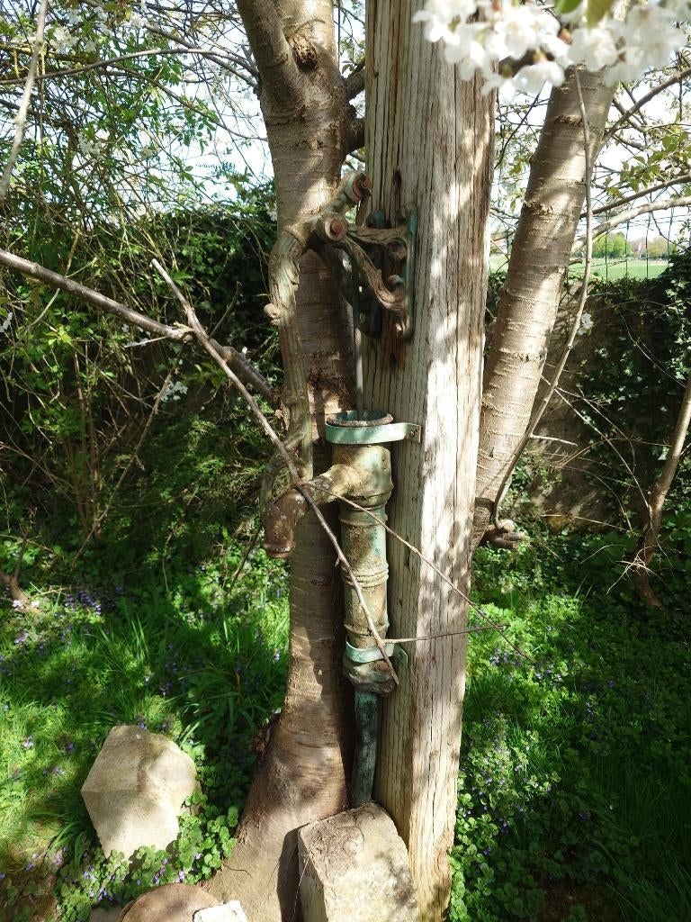 Oude gietijzeren handwaterpomp - brocante tuinpomp, Ophalen, Gebruikt