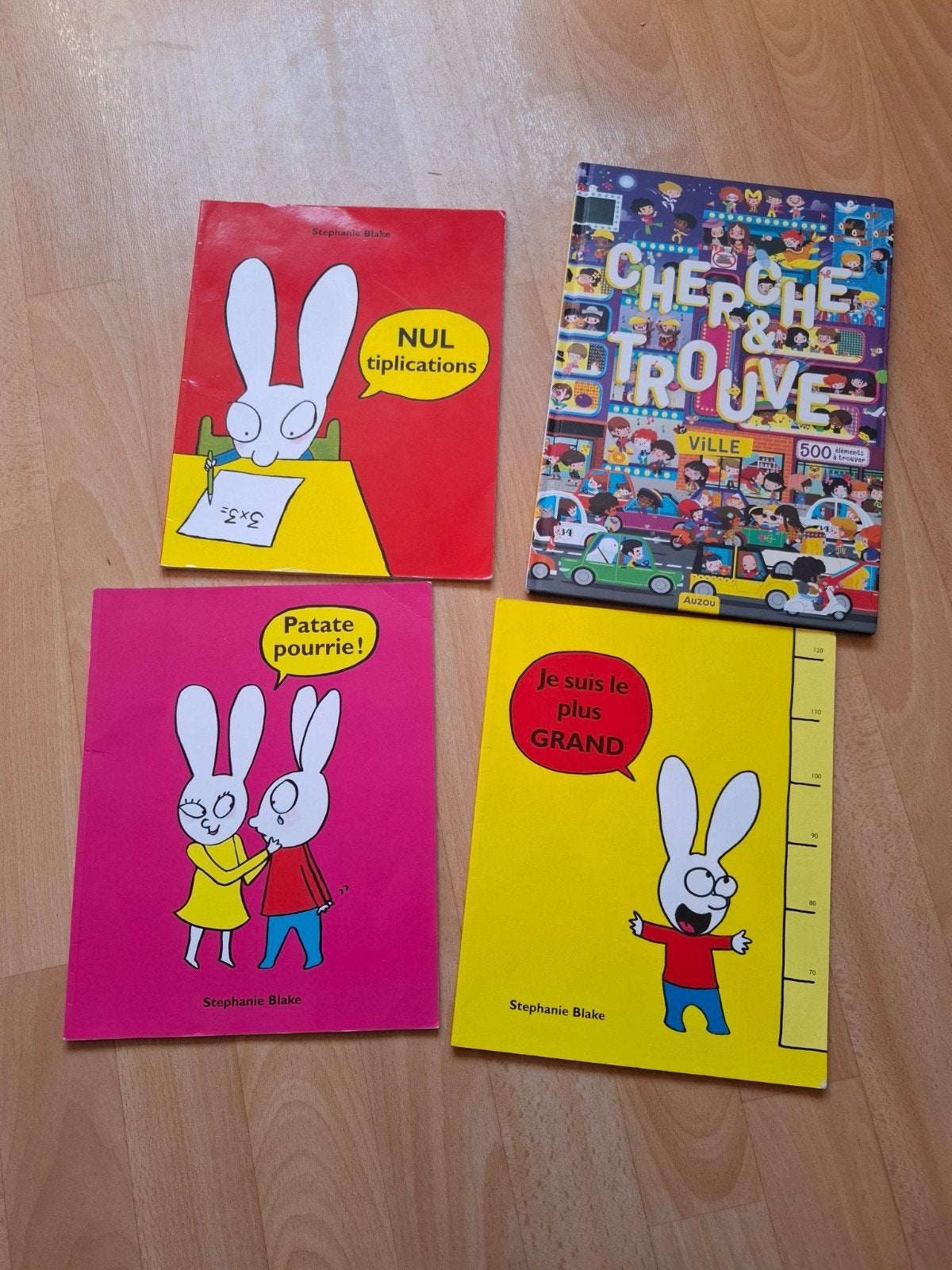 4 livres : 3 Simon de S.Blake + 1 livre jeux: cherche trouve, Enlèvement
