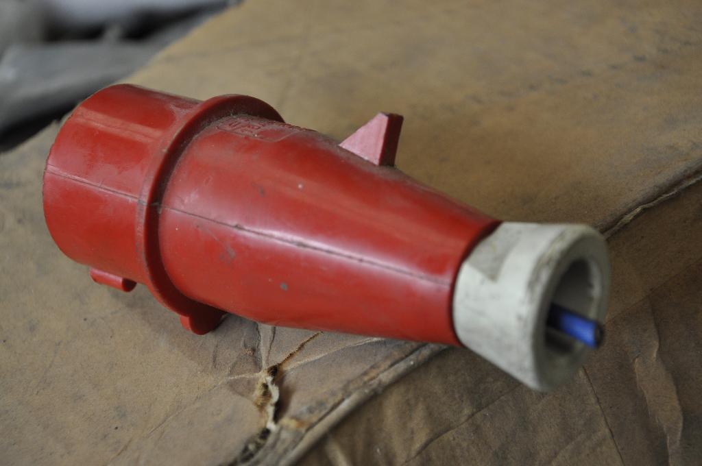 380v MANNELIJKE STEKKER, Doe-het-zelf en Bouw, Ophalen of Verzenden, Gebruikt, Stekker