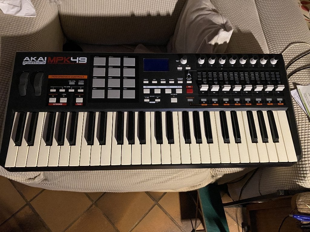 Akai Professional MPK49 USB MIDI Controller net MPC Pads, Ophalen of Verzenden, Zo goed als nieuw