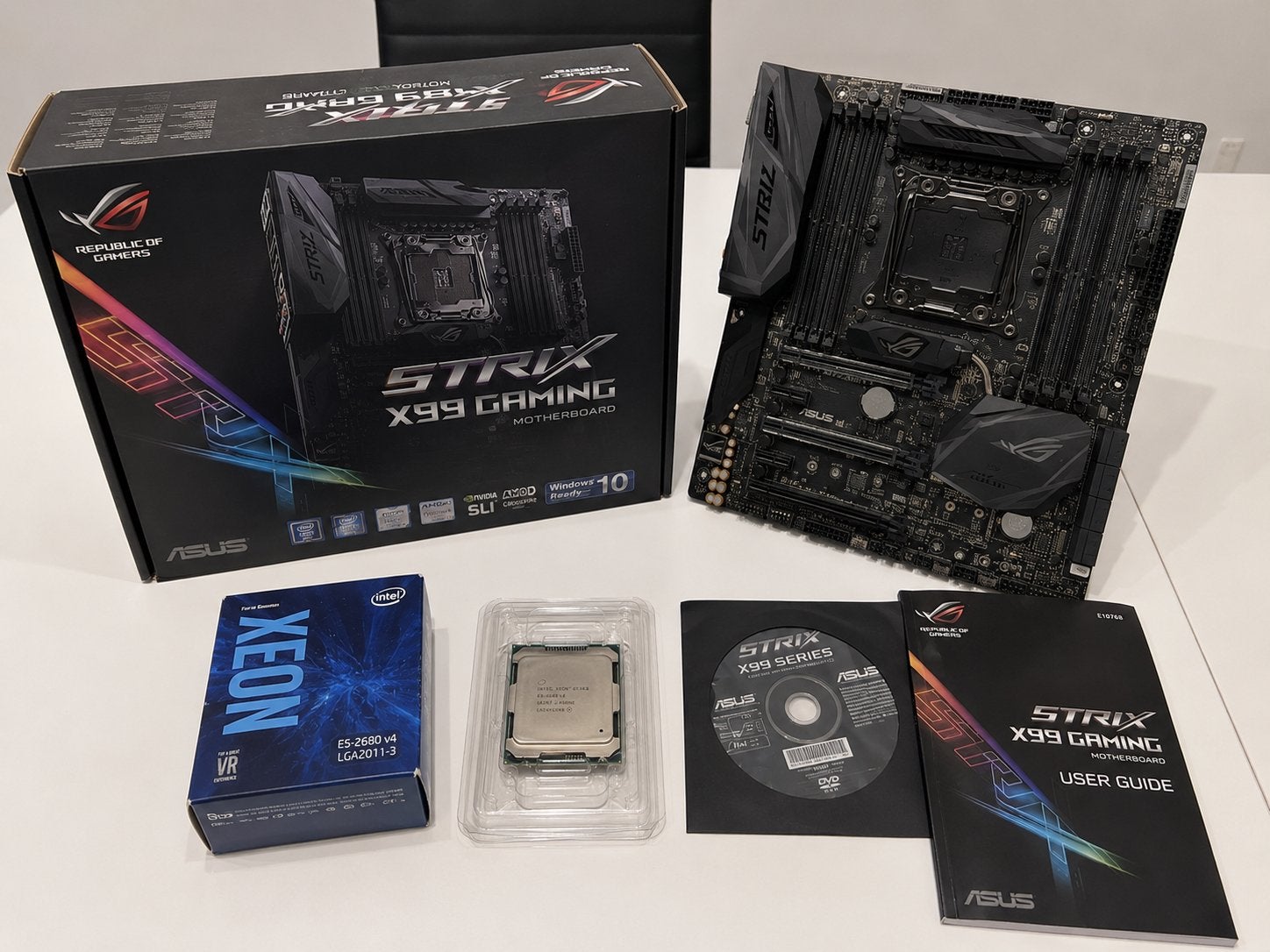 ASUS ROG Strix X99 Gaming + Intel Xeon E5-2650 v4, Enlèvement ou Envoi, Comme neuf, Autres types, DDR4