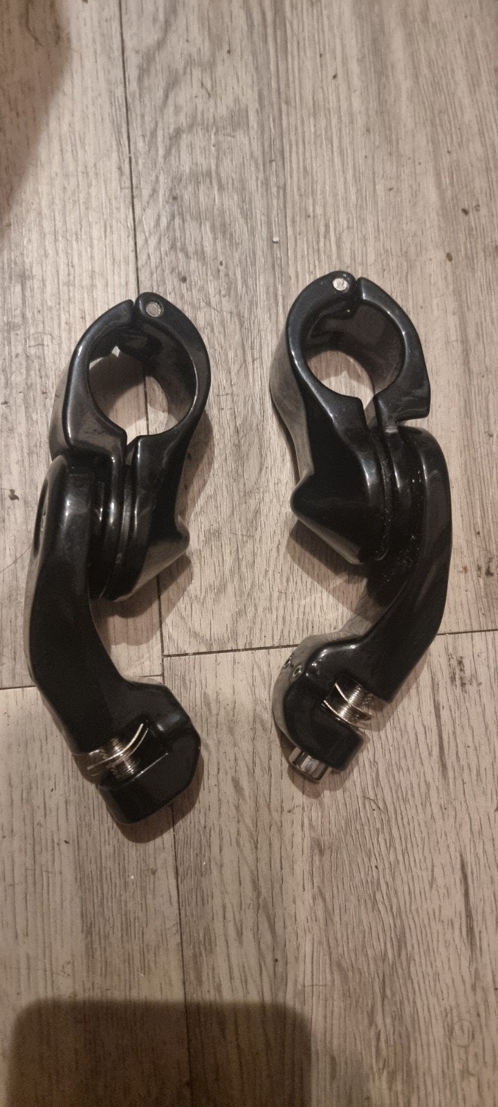 Motorcycle foot pegs, Particulier
