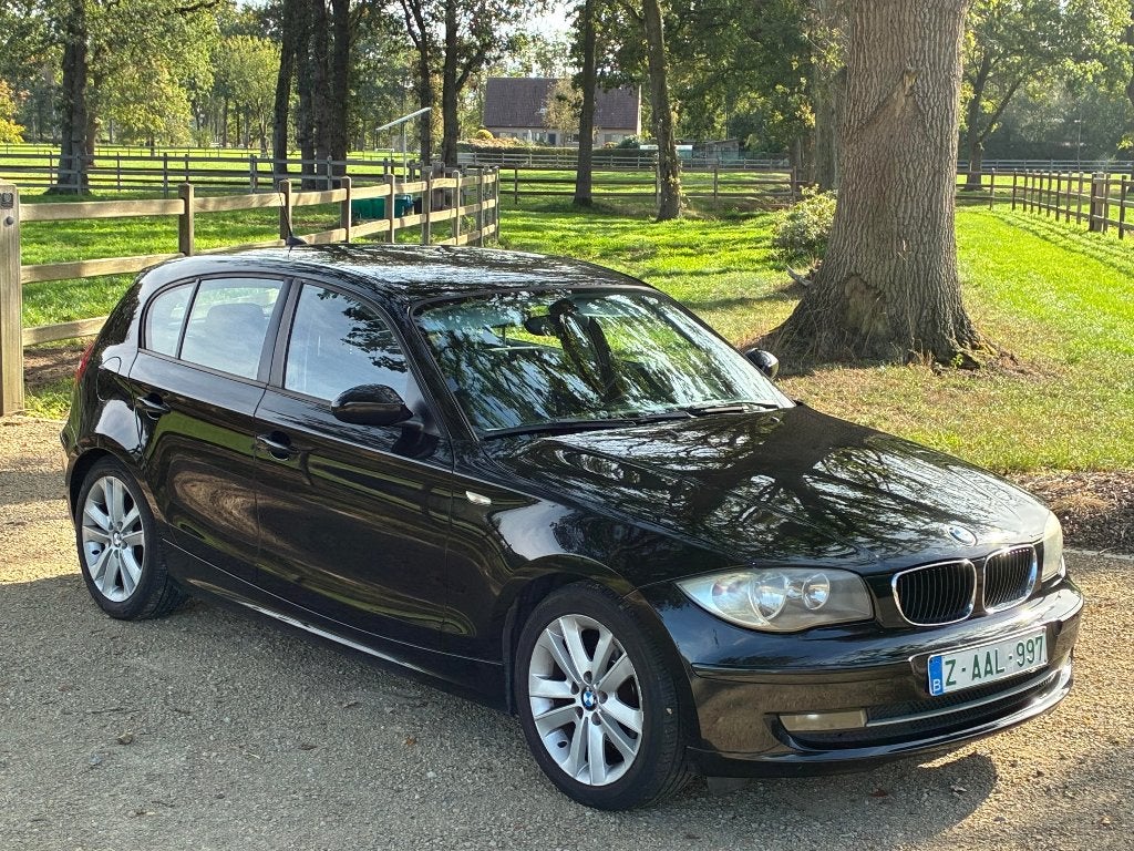 Bmw 118d in heel mooie staat. Airco!, Auto's, 1998 cc, Zwart, 4 cilinders, Zwart