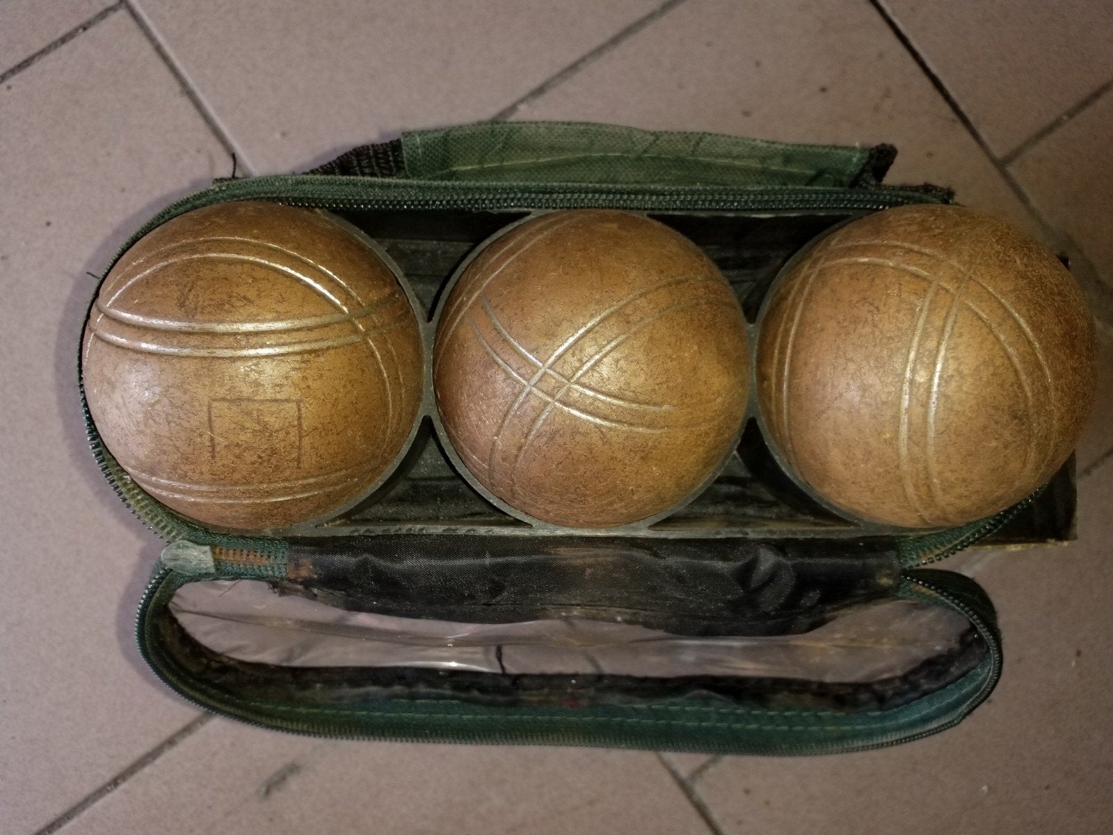 3 boules de pétanque ( sans marque ) pas de poid, Enlèvement