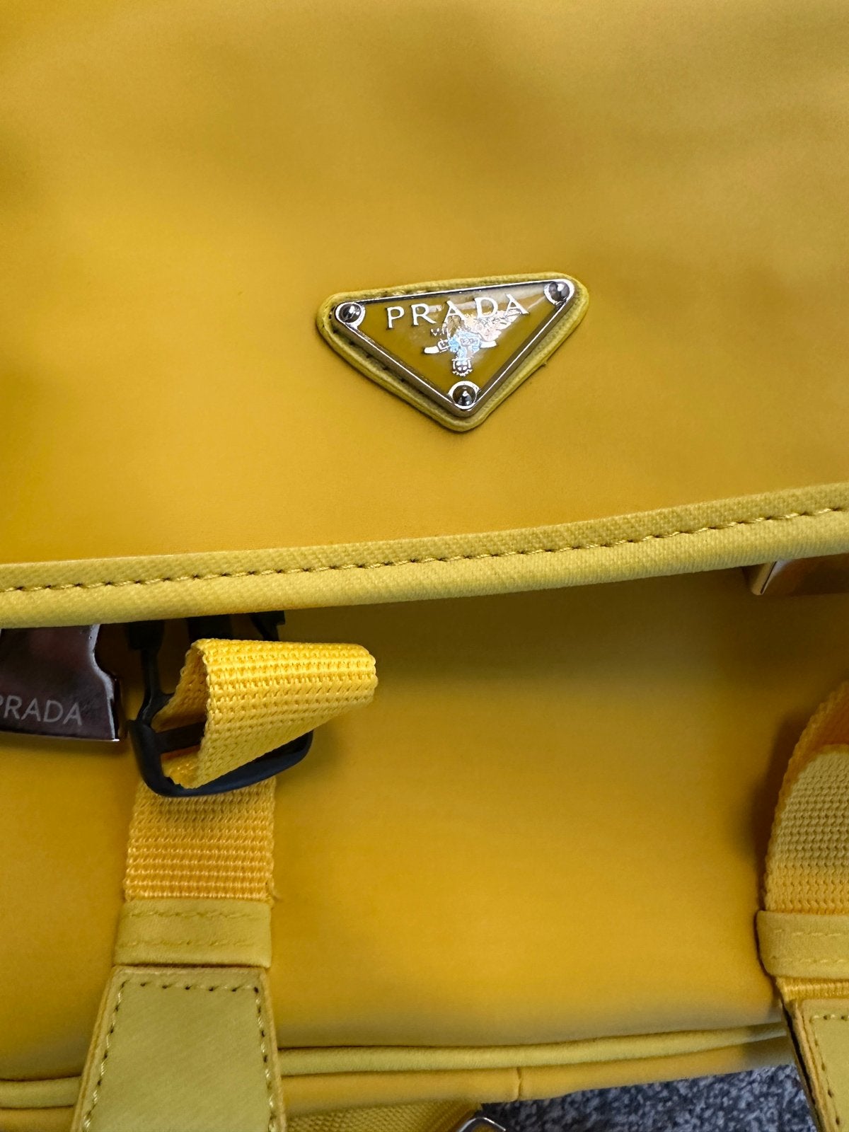 Prada tasje, Ophalen, Zo goed als nieuw, Geel