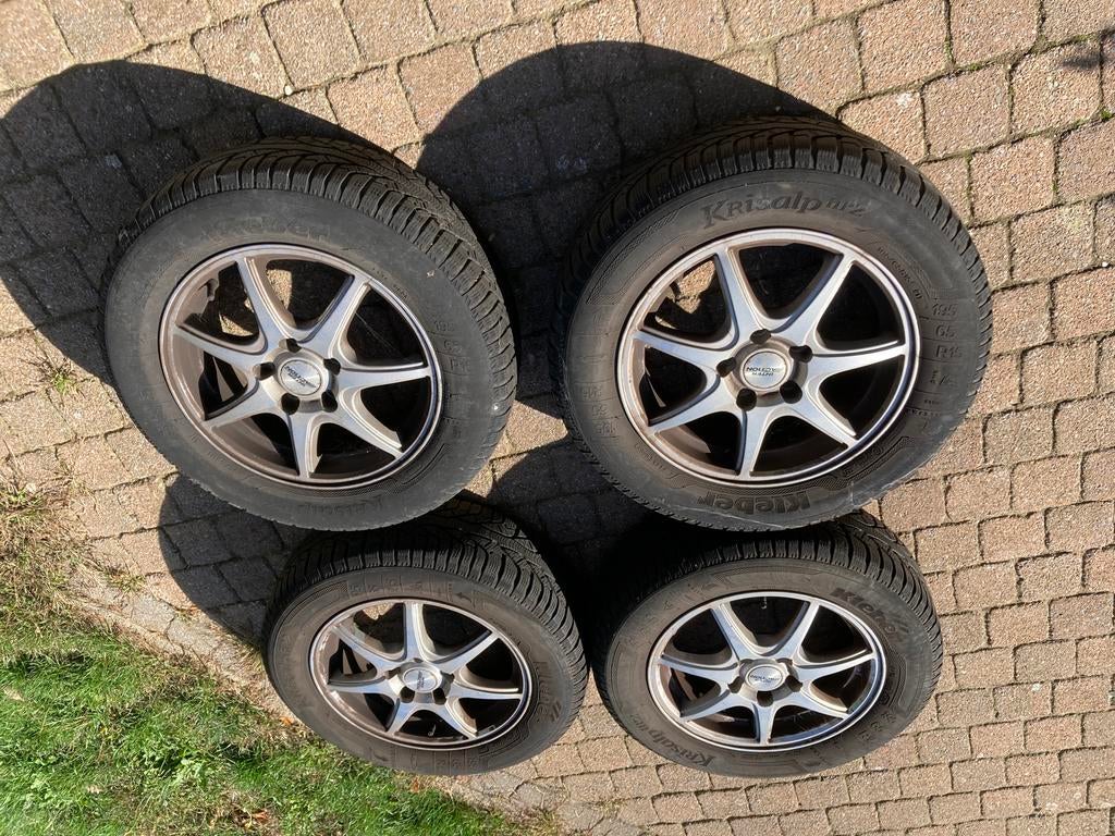 Winterbanden Volvo V50, Auto-onderdelen, Banden en Velgen, Ophalen, Winterbanden, Banden en Velgen
