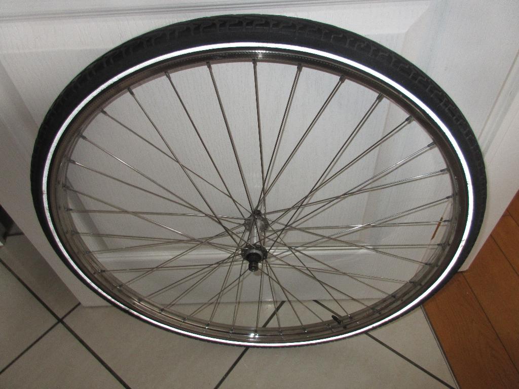 Voorwiel 28X 1 3/8 X 1 5/8 inox/roestrij goede anti-lekband, Bakfiets, Gebruikt, Staal, Alesa