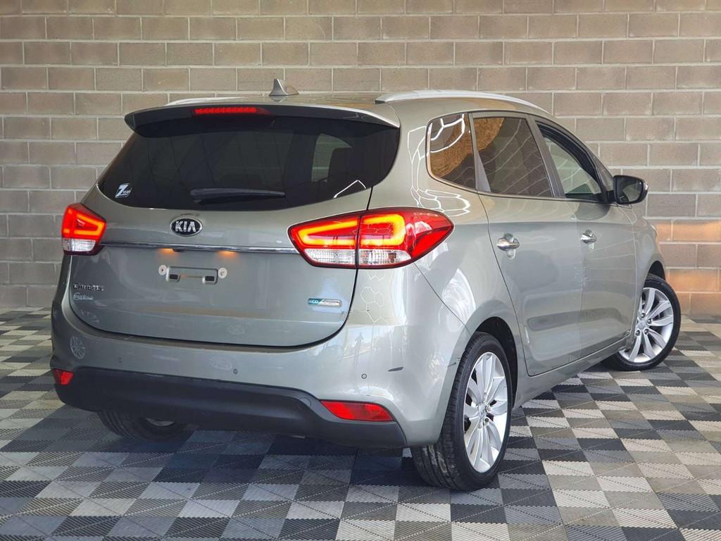 Kia Carens 🟢1.7 DIESEL 116CV 7 PLACES | CAMERA | GPS |CRU, Voorwielaandrijving, Lichtsensor, Stof, Gebruikt
