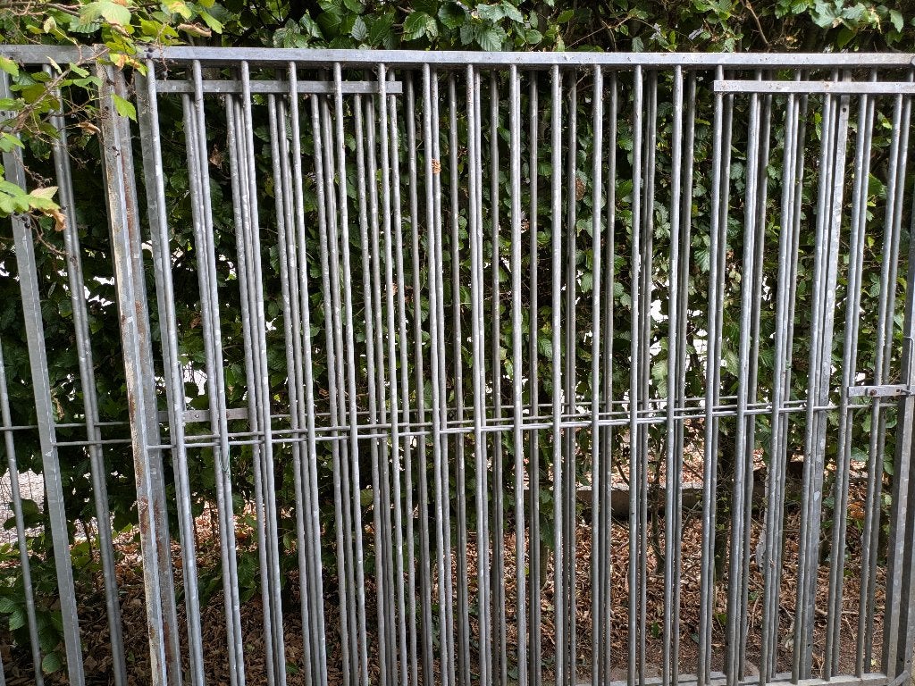 hondenkennel 2x2 of 4x2 tegen muur, Dieren en Toebehoren, Ophalen, Zo goed als nieuw