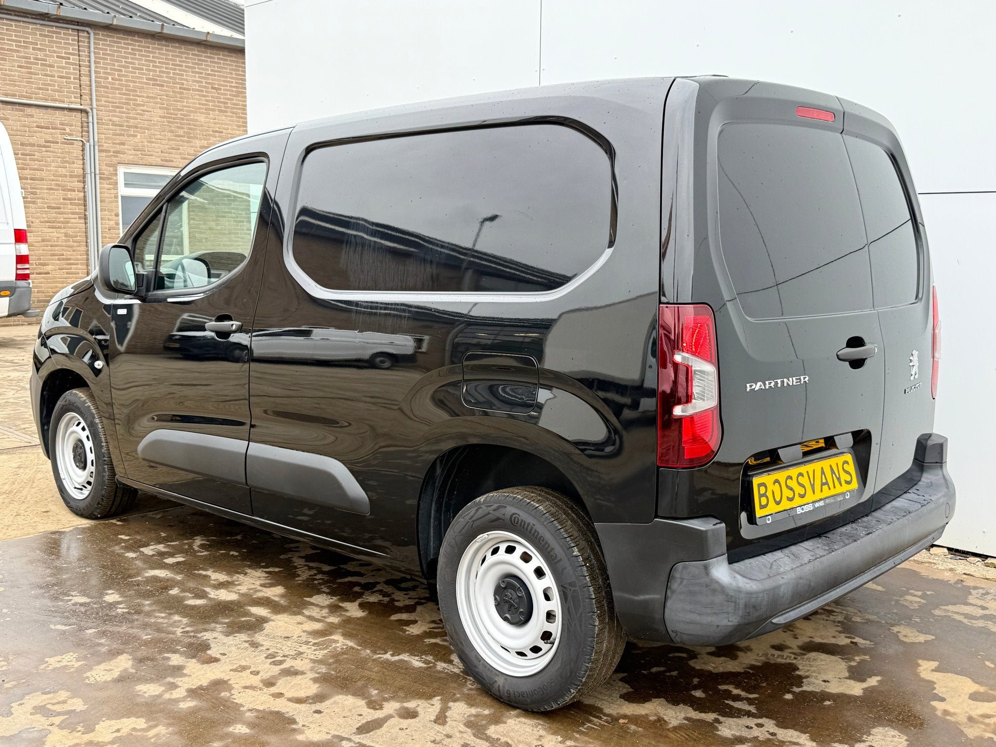 Peugeot Partner 1.2 110PK *Benzine* L1H1 Climate Control Cru, Auto's, Voorwielaandrijving, Euro 6, Zwart, Handgeschakeld