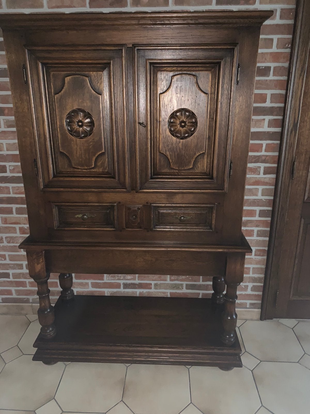 Kast Eik. Is BESCHADIGD Zie Fotos GRATIS Is uit elkaar, Ophalen