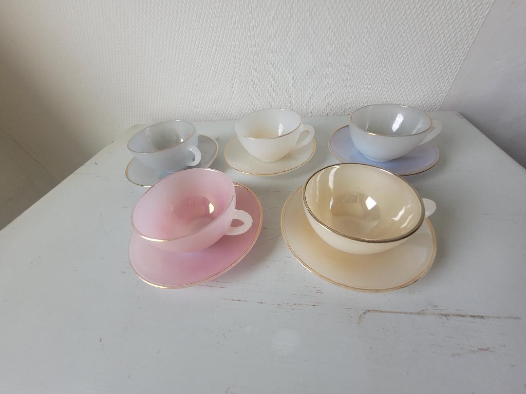 lot 5 tasses et 5 S/tasses Arcopal Vintage, Antiquités & Art, Antiquités | Verre & Cristal, Enlèvement ou Envoi