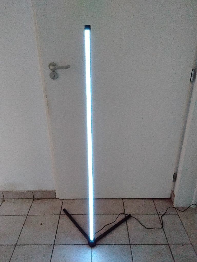 Staande lamp  met verschillende kleuren  25 euro, Ophalen, Zo goed als nieuw