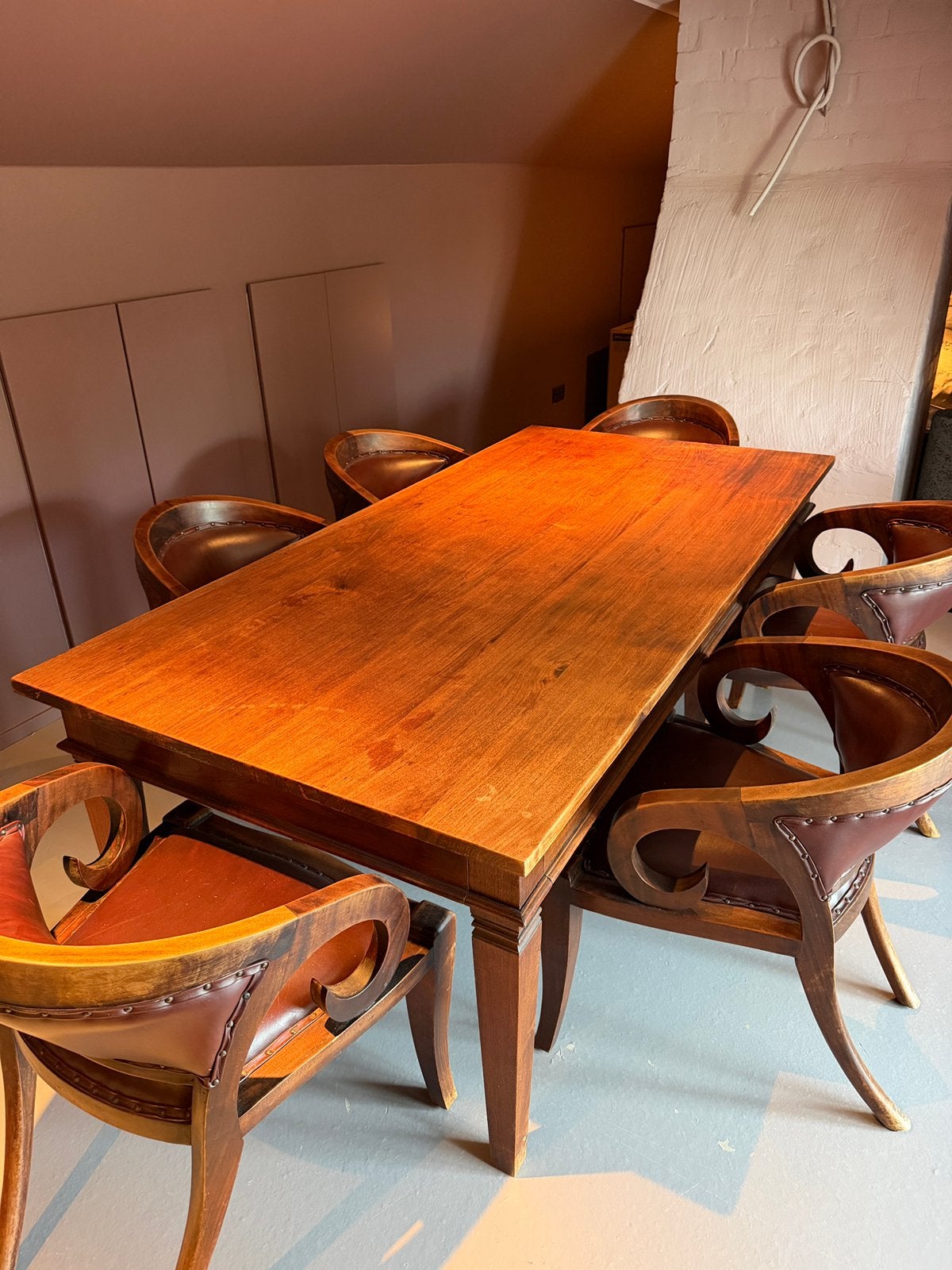 Antieken tafel + 6 stoelen en ligstoel, Ophalen, Zo goed als nieuw