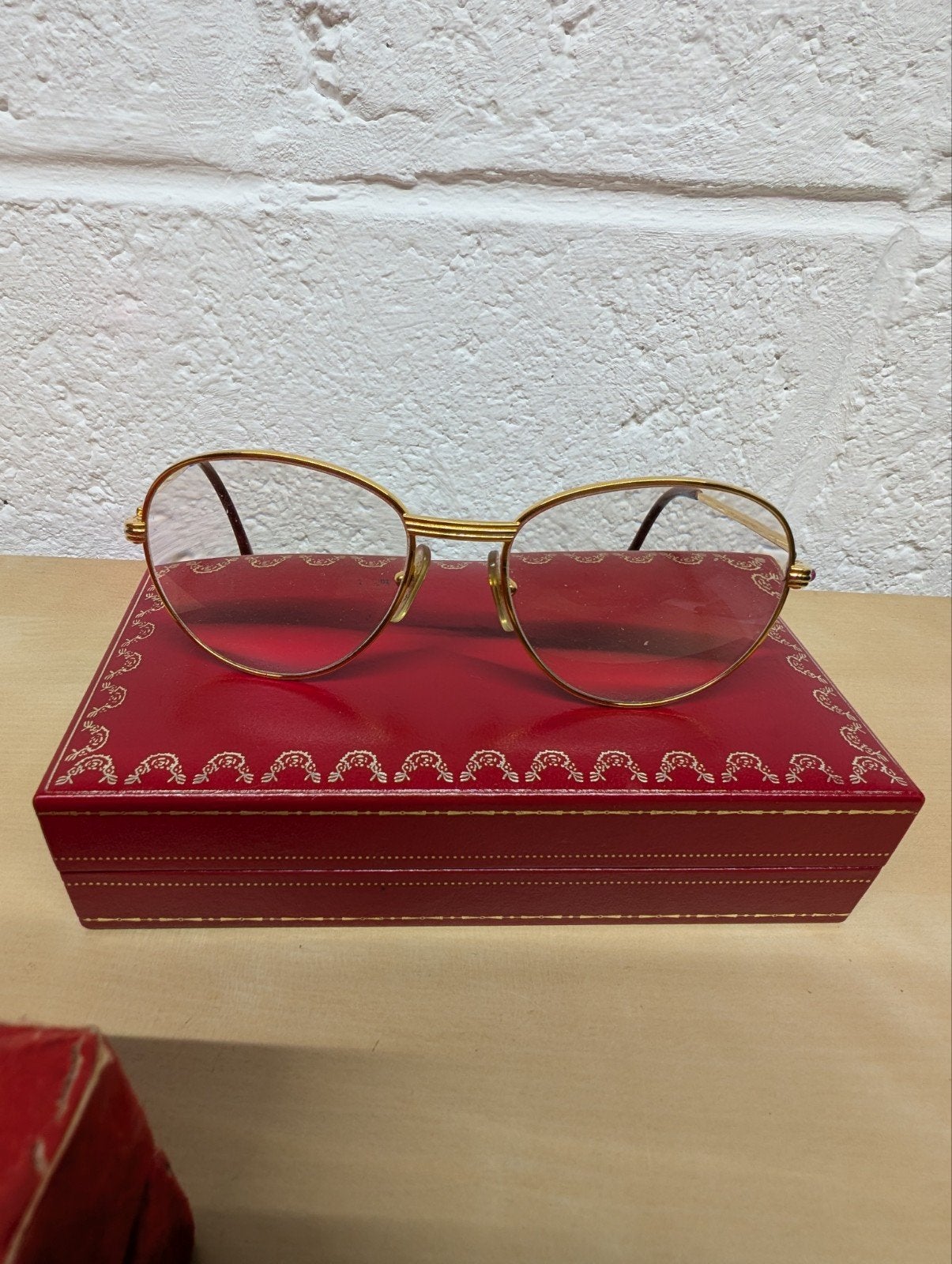 lunettes Cartier, Enlèvement