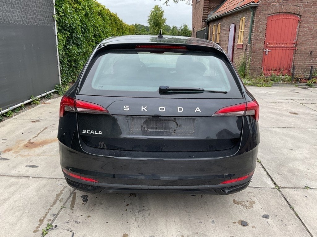 HAYON ARRIÈRE / MALLE Scala (|657827023B|657827023D|), Haillon arrière, Utilisé, Info@skoda-auto.de, Skoda