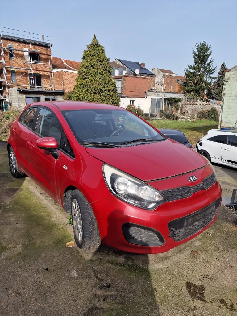 Kia Rio 1.1 CRDi // MOTEUR CASSER, Autos, Kia, Rouge, Euro 5, Achat, Entreprise