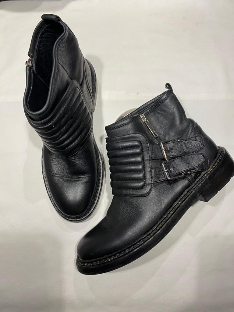 Bottes basses BURBERRY, Comme neuf, Enlèvement, Boots et Botinnes, Noir
