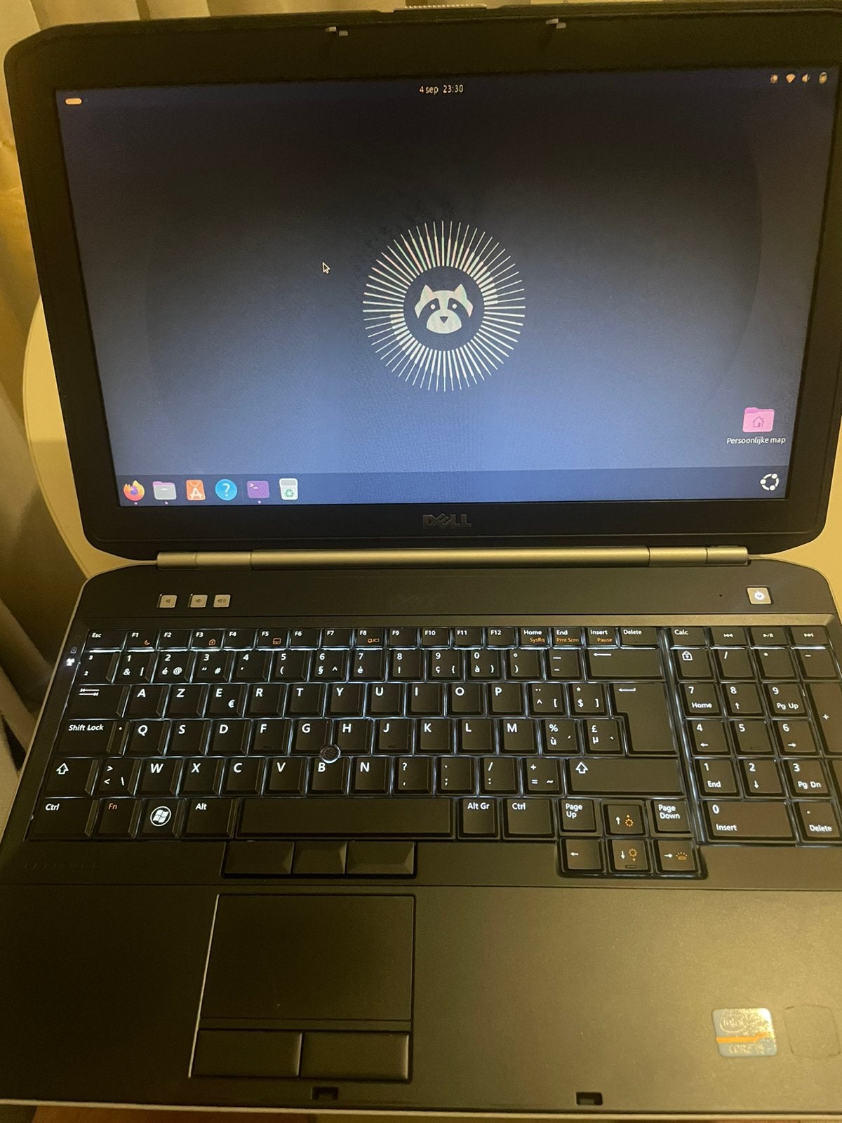 Dell Latitude E5520 met linux Ubuntu, Ophalen, Gebruikt, 2 tot 3 Ghz, 15 inch