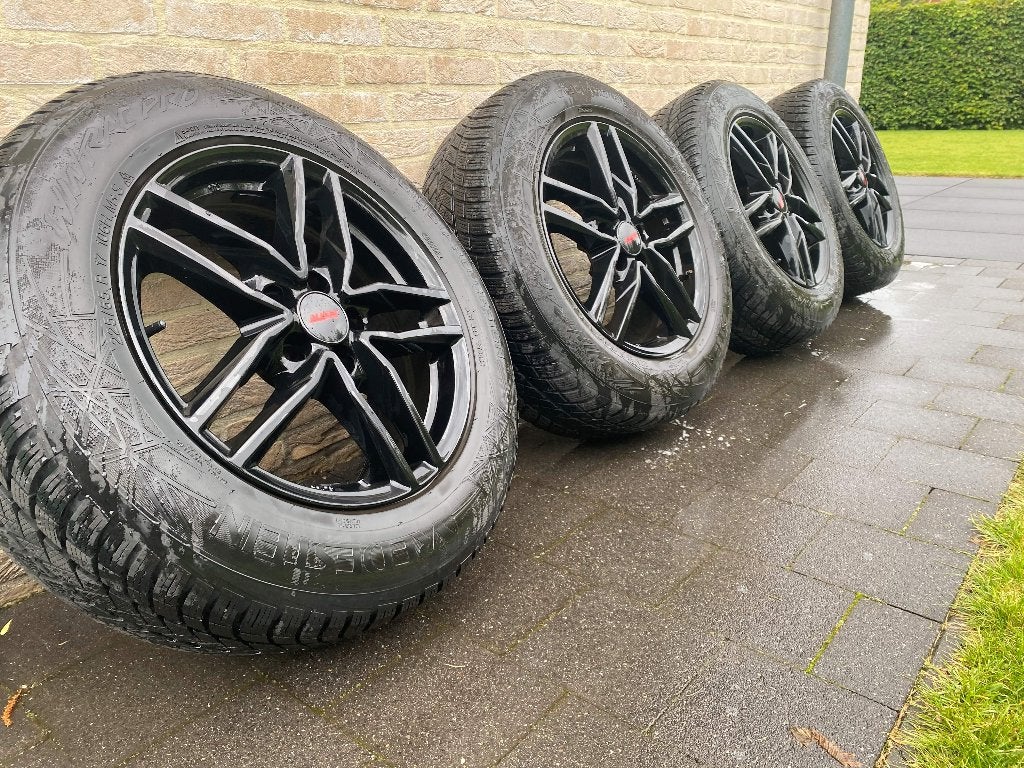 Winterbanden op velg, Ophalen, Gebruikt, 255 mm, Velg(en)