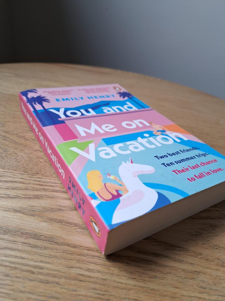 You and Me on Vacation by Emily Henry, Ophalen of Verzenden