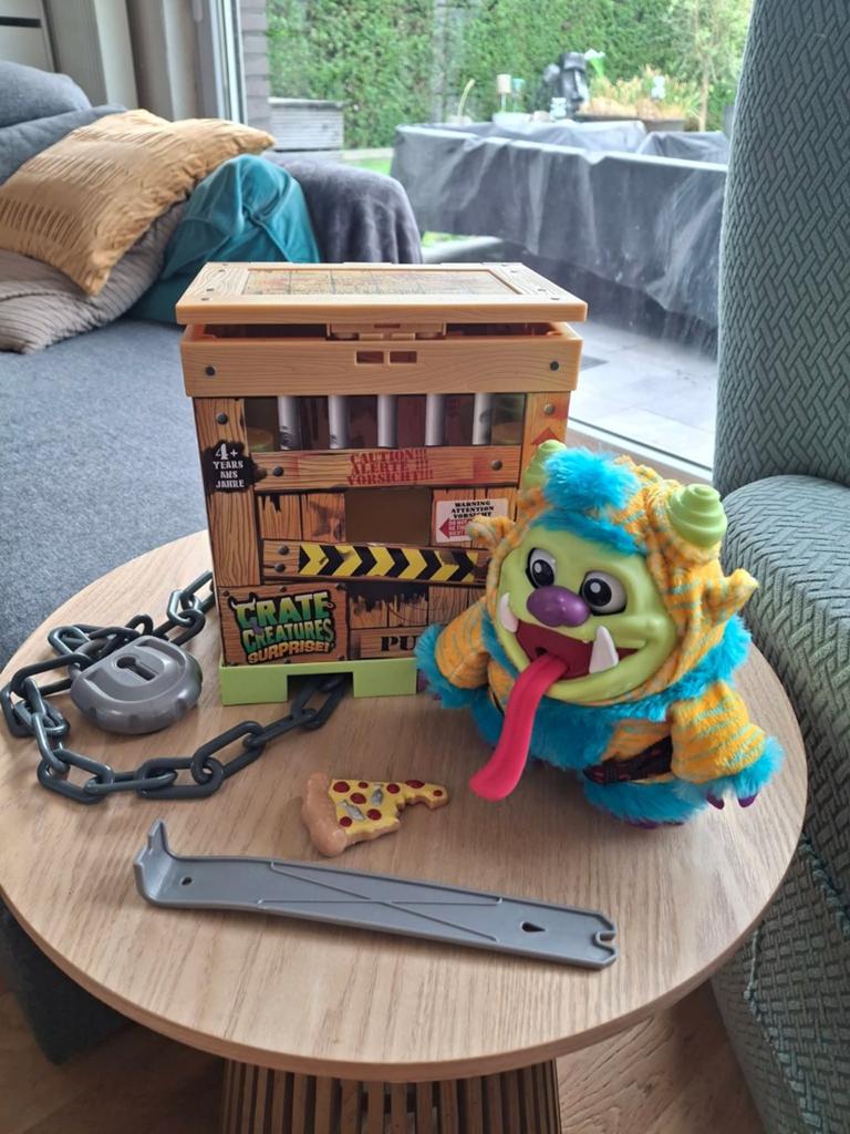 Crate creatures surprise, Ophalen