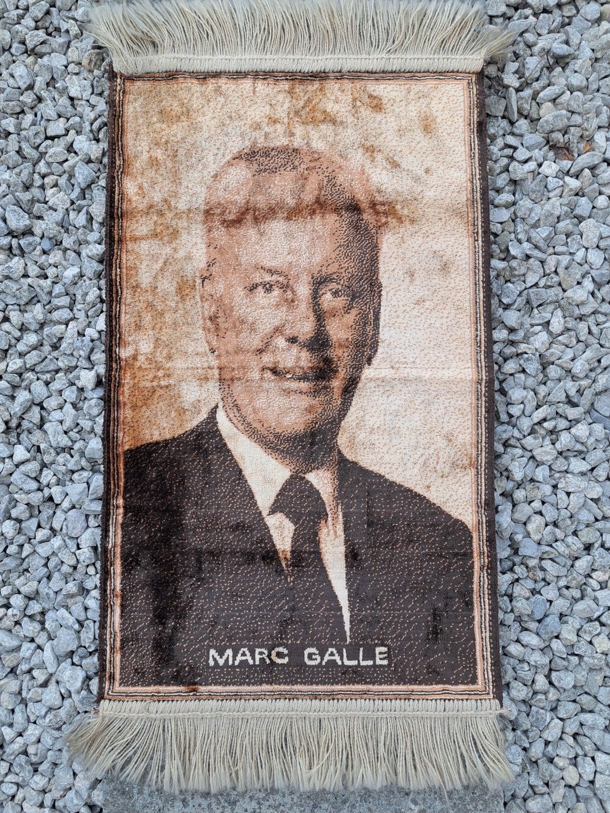 Wandtapijt met geweven portret Marc Galle, Verzenden
